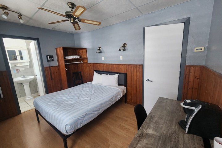 Room 8 of 14