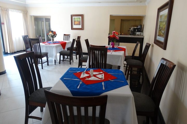 Dining 34 of 42