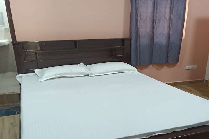 Room 6 of 14