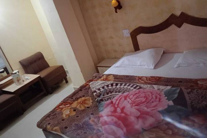 Room 8 of 13
