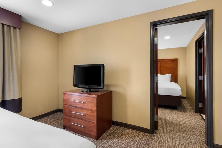 Room 25 of 39