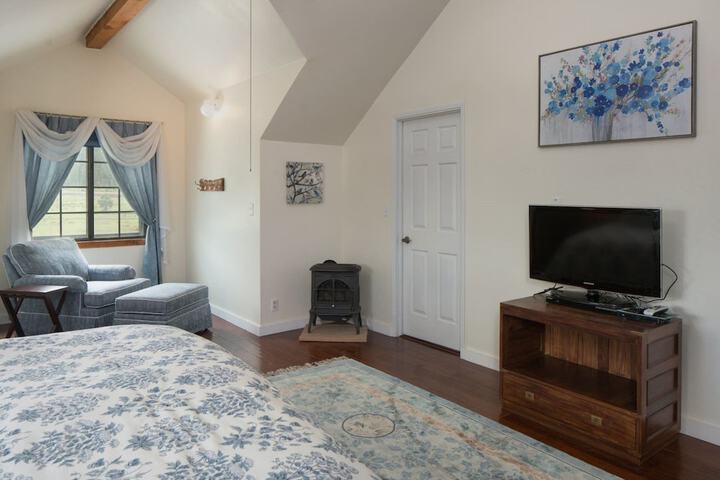 Grand Living Bed & Breakfast