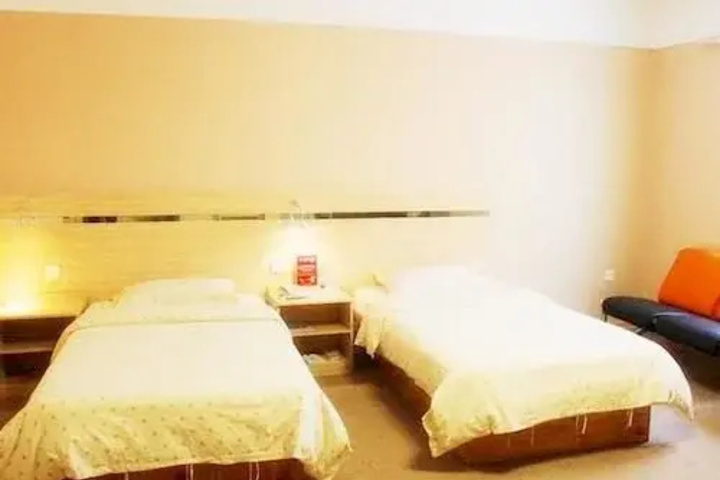 Room 4 of 6