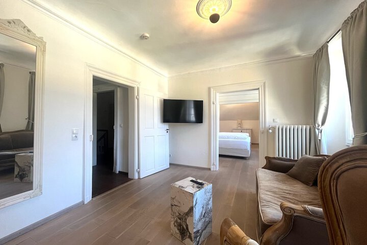 Room 12 of 30