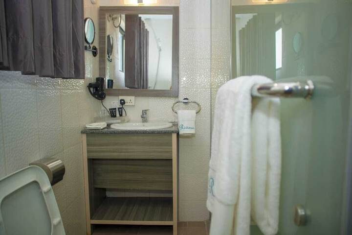 Room 16 of 18