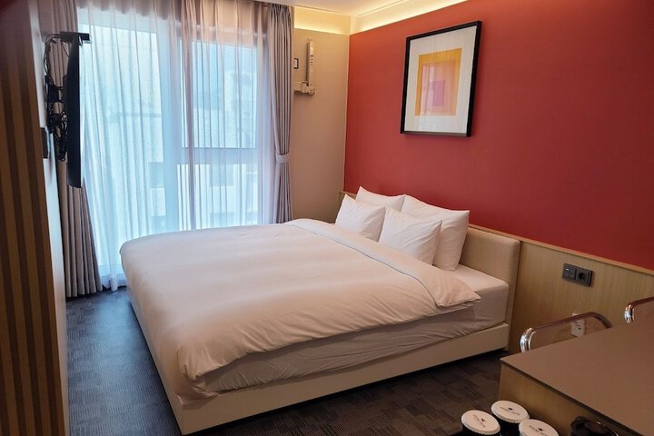 Room 33 of 219