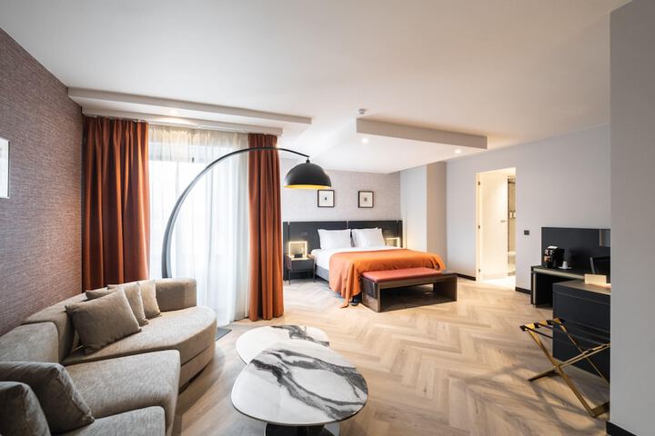 Room 43 of 122