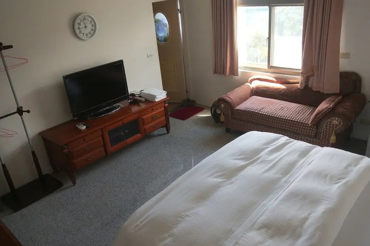 Room 2 of 10