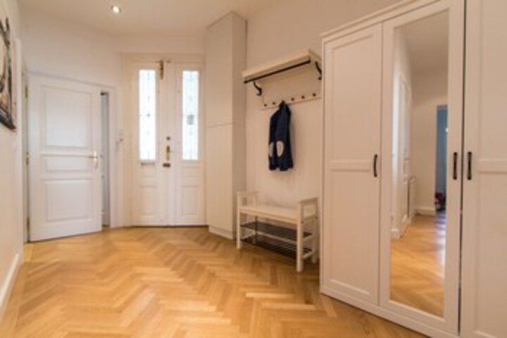 Room 85 of 91