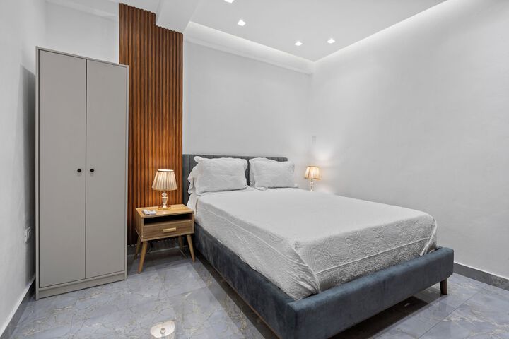 Room 35 of 62