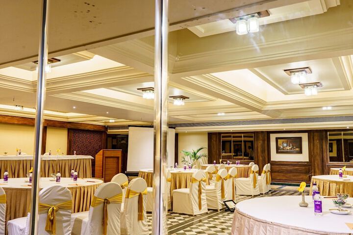 Ballroom/Hall 86 of 123