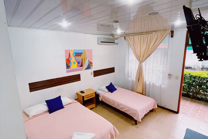 Room 10 of 11