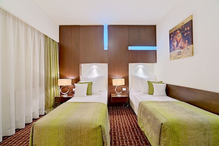 Room 8 of 39