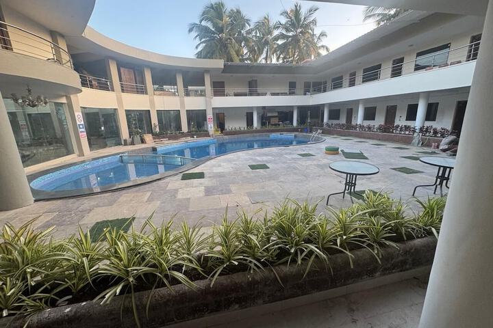 Pool 28 of 39