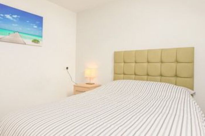 Room 7 of 16
