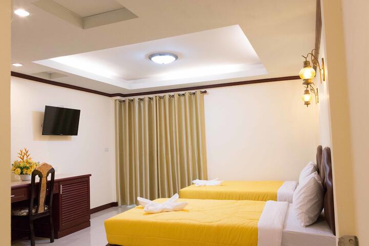 Room 3 of 37