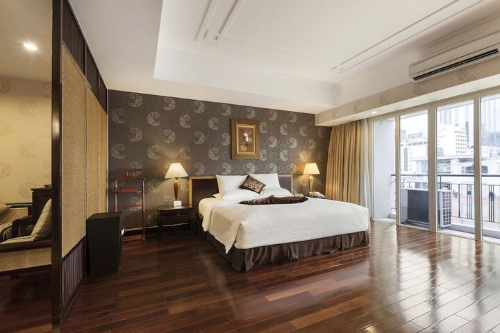 Room 10 of 84