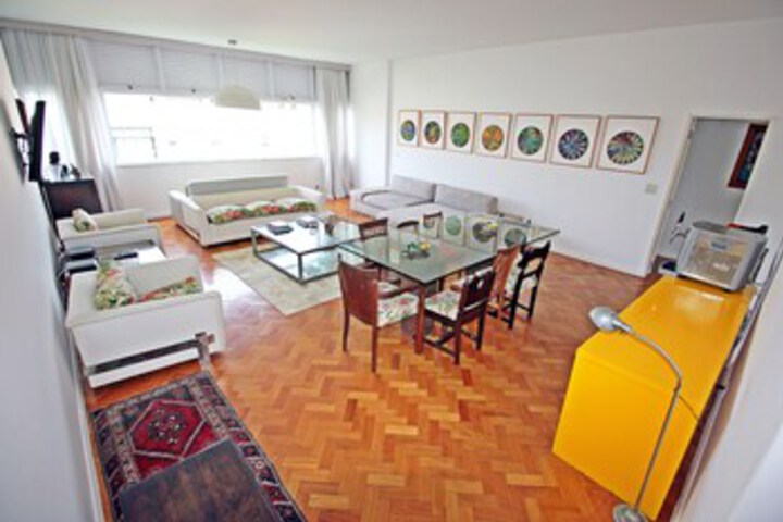 Room 9 of 20
