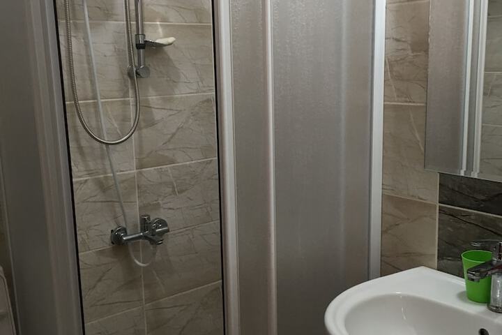 Room 8 of 9