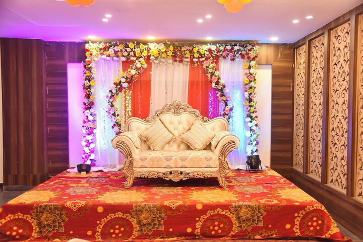 Ballroom/Hall 56 of 70