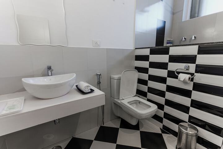 Room 7 of 19