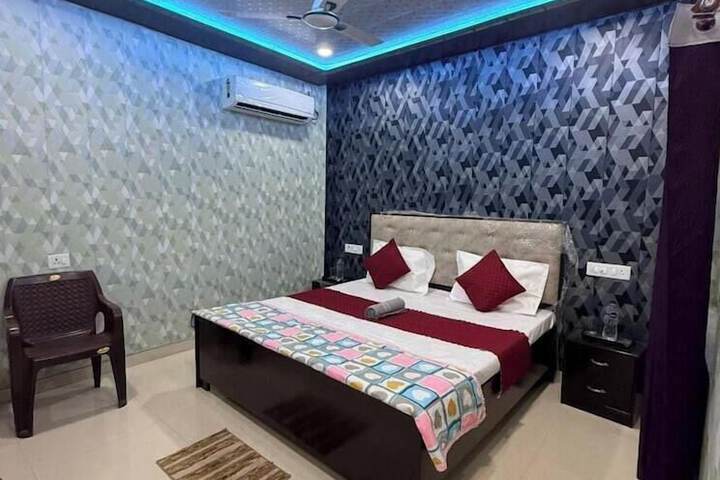 Room 9 of 17
