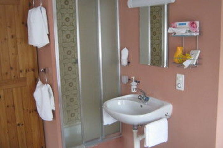 Room 3 of 81
