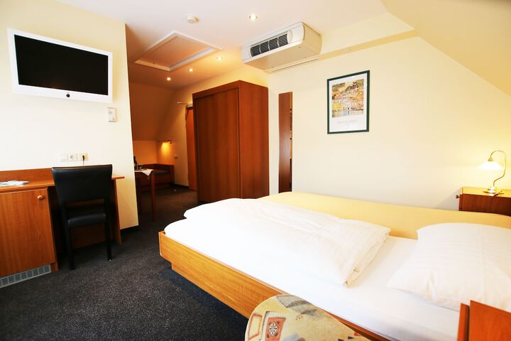 Room 8 of 45