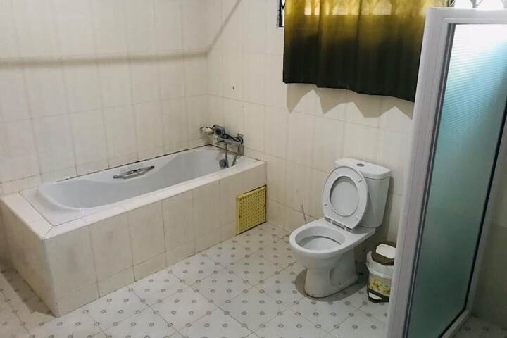 Room 6 of 13