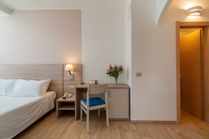 Room 8 of 27