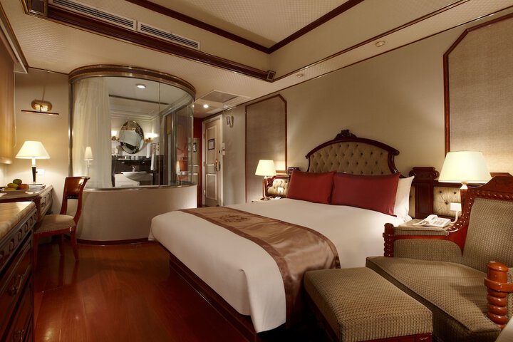 Room 5 of 40