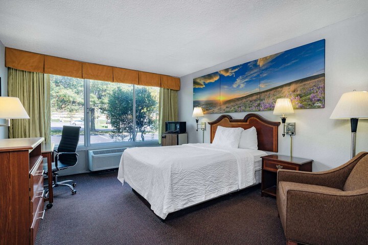 2 Double Beds (4 of 8)