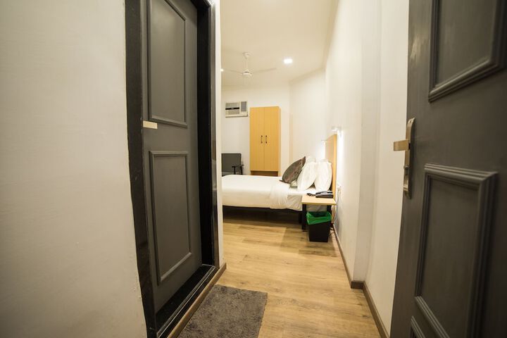 Room 6 of 24