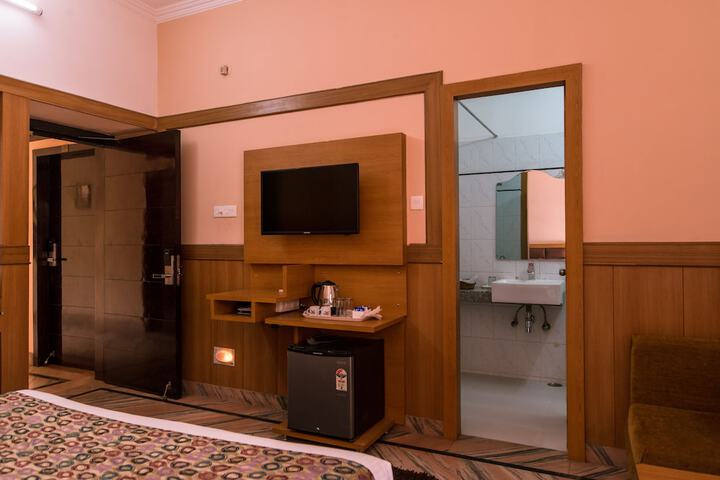 Room 27 of 63