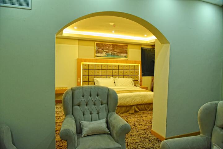 Room 20 of 33