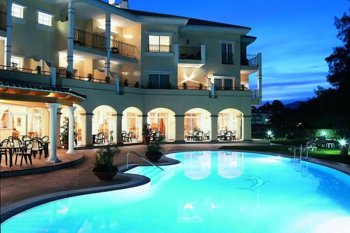 Pools & Facilities