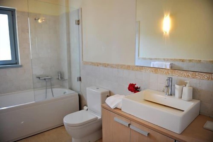 Room 27 of 48