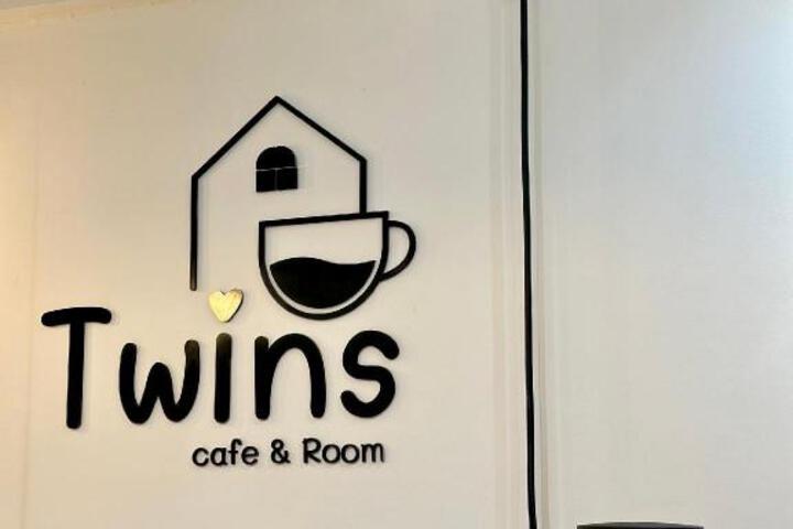 Twins cafe & Room