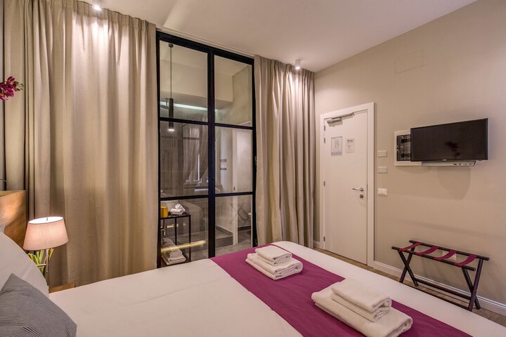 Room 15 of 32