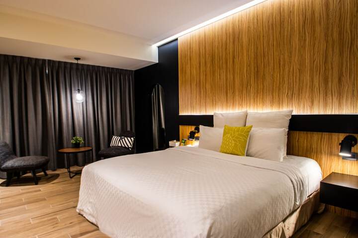 Room 5 of 118