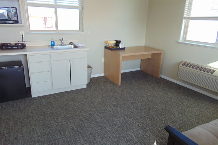 Room 33 of 64