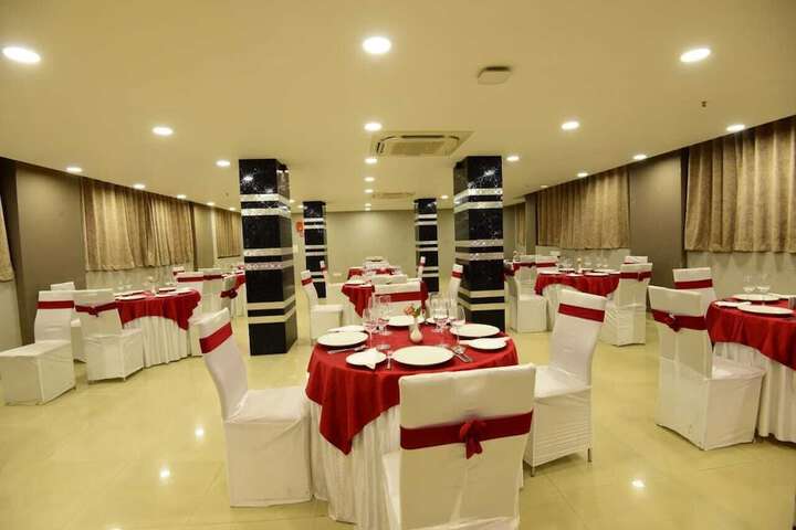 Ballroom/Hall 17 of 19