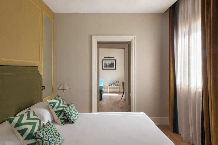 Room 32 of 162