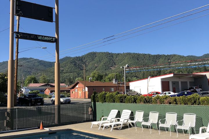 Pool 16 of 29