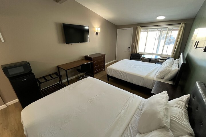 1 Queen Bed Mobility Accessible (6 of 35)