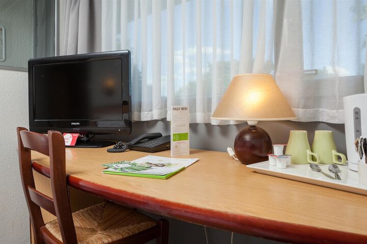 Room 10 of 42