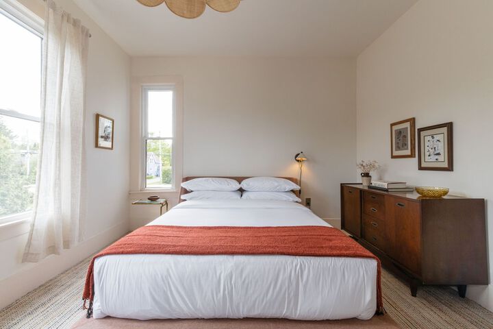 1 Queen Bed (2 of 38)