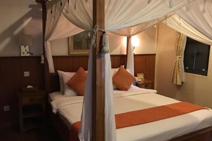 Room 8 of 109