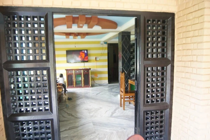 Room 8 of 11