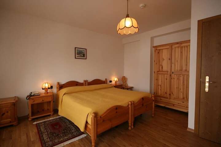 Room 10 of 48
